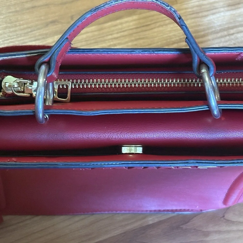 STEVE MADDEN BEVELYN SATCHEL CROSSBODY BAG W AIR POD CASE RED